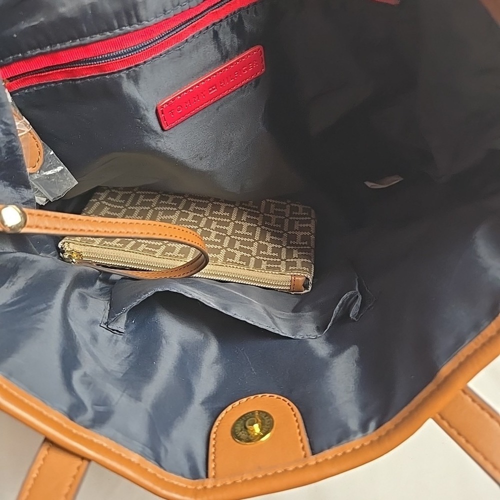Tommy Hilfiger Tote Signature TH Brown Shopping Handbag W/Pouch MSRP‎ $108.00 - Picture 10 of 11